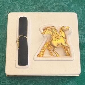 NEW Estée Lauder Intuition Pegasus Compact